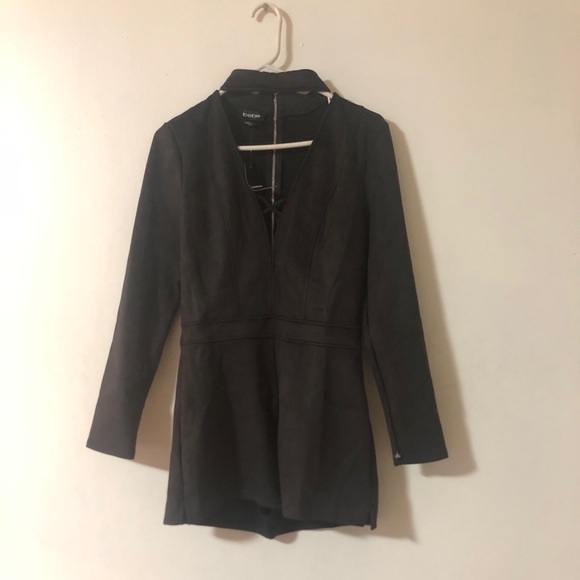 BeBe sexy low cut, short romper w attached choker - Picture 2 of 7